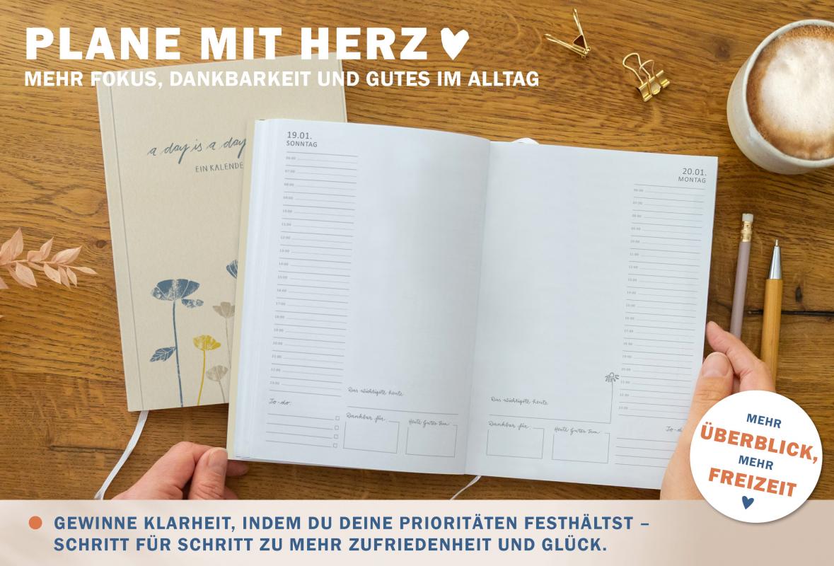 Detailansicht Jahresübersicht mit Ferien und Feiertage A5 Terminkalender 2025, beige blau rot weiß